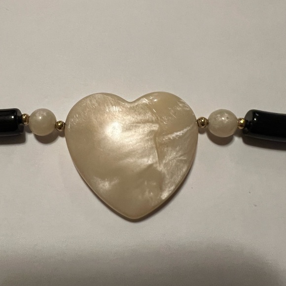 Vintage glowy lucite heart necklace - Picture 3 of 3
